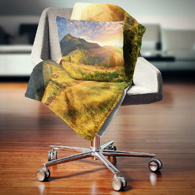 Cotton blankets for breathability and a lightweight feelDesignart 'Summer Sunrise Under Thick Clouds' Landscape Photography Throw Blanket Cotton blankets for breathability and a lightweight feelDesignart 'Summer Sunrise Under Thick Clouds' Landscape Photography Throw Blanket