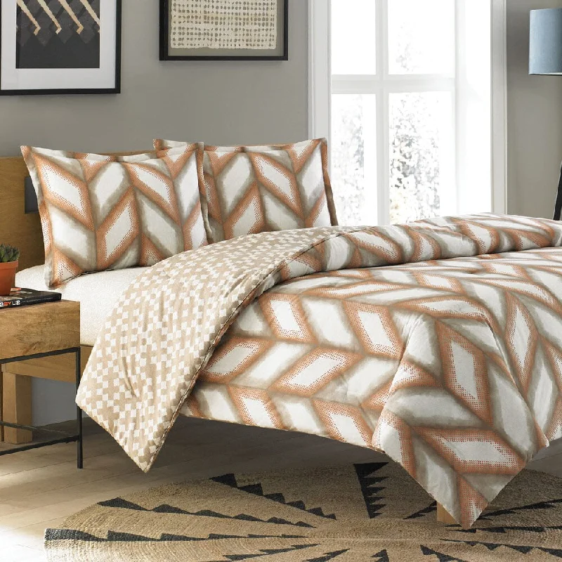 Latex - filled comforters with a bouncy texture and good supportSteve Madden Cori Cotton Reversible 3-piece Comforter Set