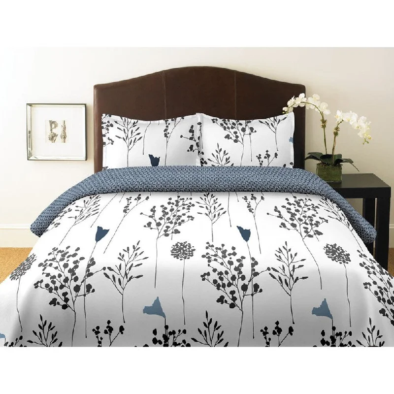 Down - filled comforters for supreme warmth and lightnessPerry Ellis Asian Lilly White Full/ Queen-size 3-piece Comforter Set