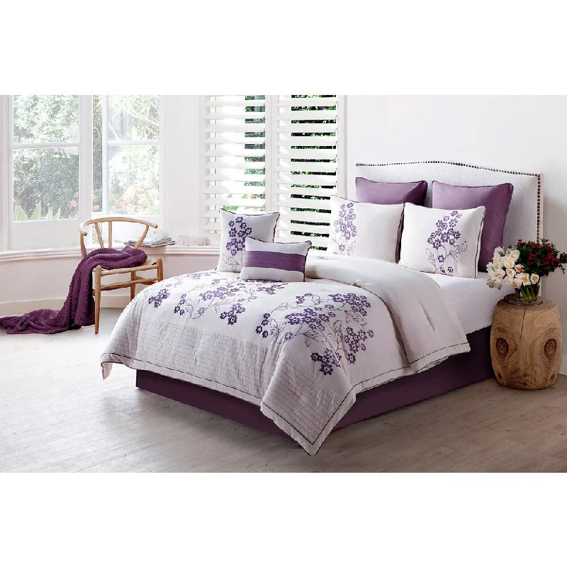 Silk - filled comforters for a luxurious and smooth touchVCNY Aurosa 8-piece Comforter Set