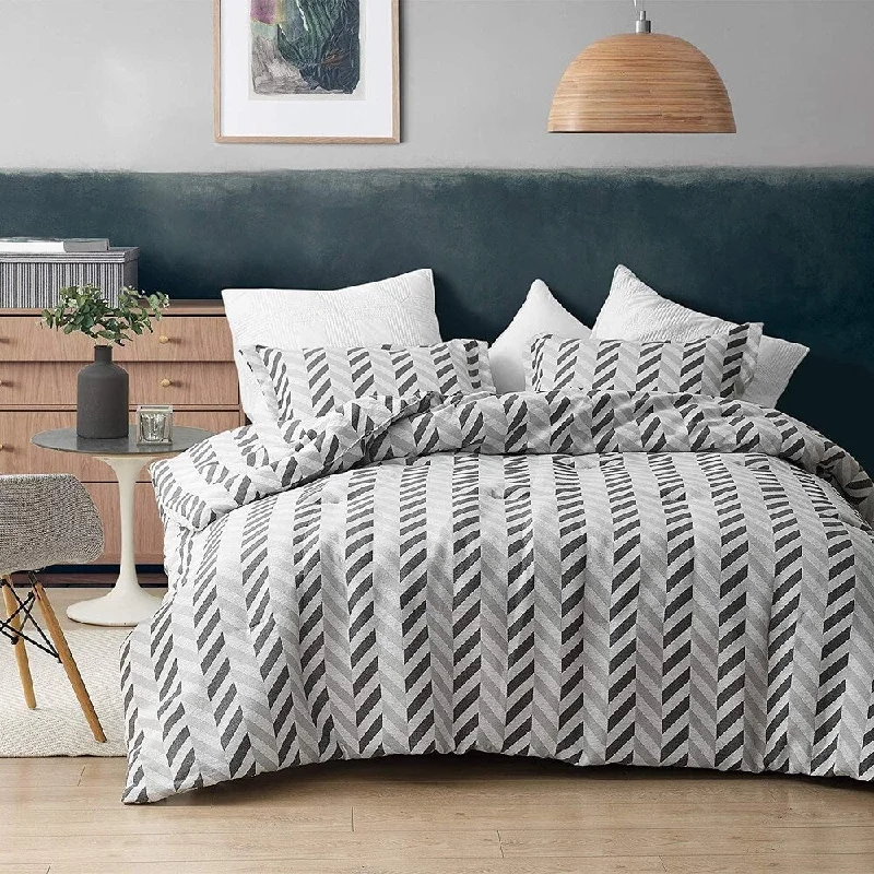 Goose down comforters known for their superior quality and insulationMagnus Grays - Jacquard Comforter Goose down comforters known for their superior quality and insulationMagnus Grays - Jacquard Comforter
