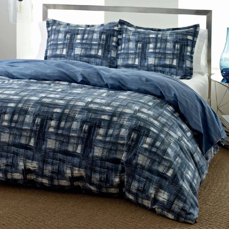 Latex - filled comforters with a bouncy texture and good supportCity Scene Ink Wash Reversible 3-piece Comforter Set