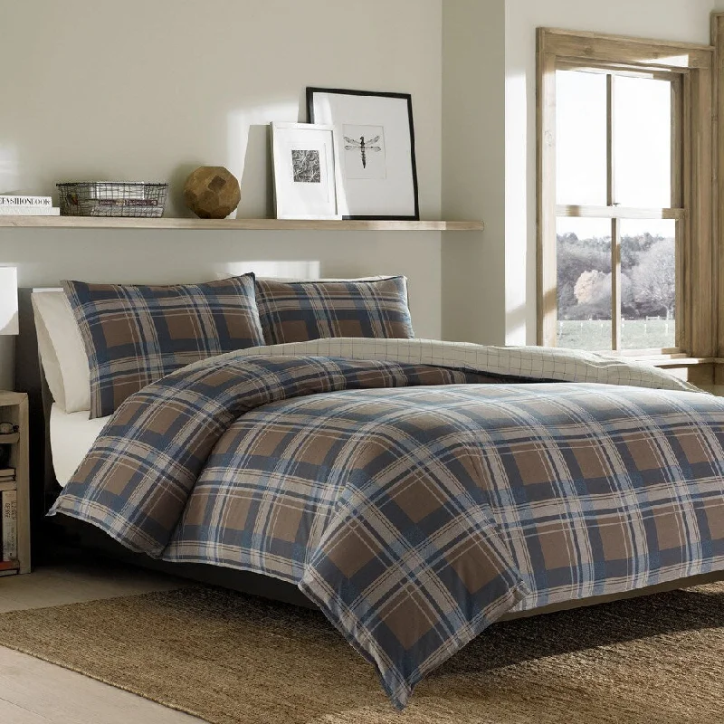 Down - filled comforters for supreme warmth and lightnessEddie Bauer Phinney Ridge Cotton Comforter Set