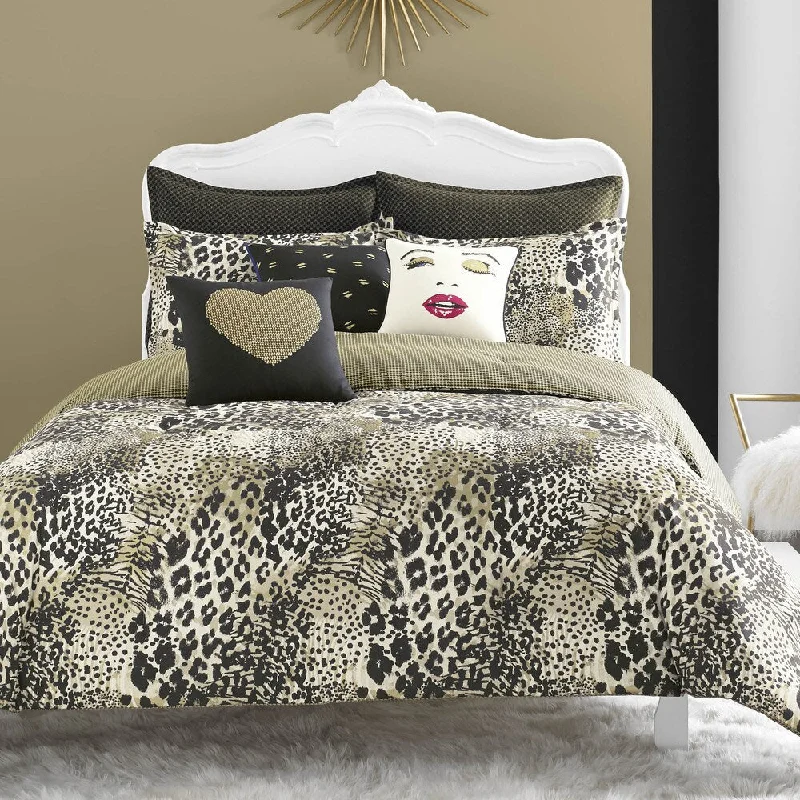 Cotton - filled comforters for a breathable and natural sleep experienceBetsey Johnson Wild Thing Comforter Set