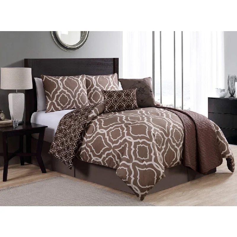 Latex - filled comforters with a bouncy texture and good supportVCNY Savoy 7-piece Comforter Set