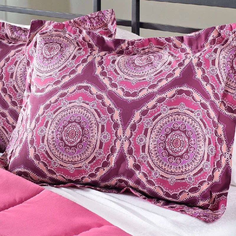 Wool - filled comforters with natural moisture - wicking and temperature - regulating featuresSteve Madden Marilyn Full/ Queen-size 3-piece Comforter Set Wool - filled comforters with natural moisture - wicking and temperature - regulating featuresSteve Madden Marilyn Full/ Queen-size 3-piece Comforter Set
