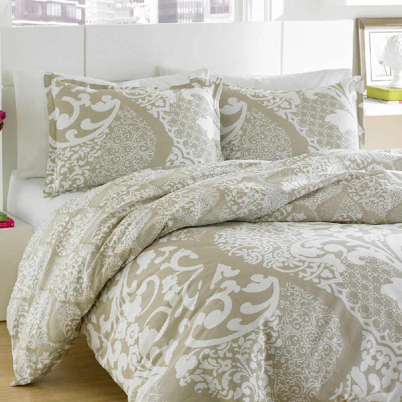 Duck down comforters with a softer feel and good warmth retentionCity Scene Medley 3-piece Comforter Set