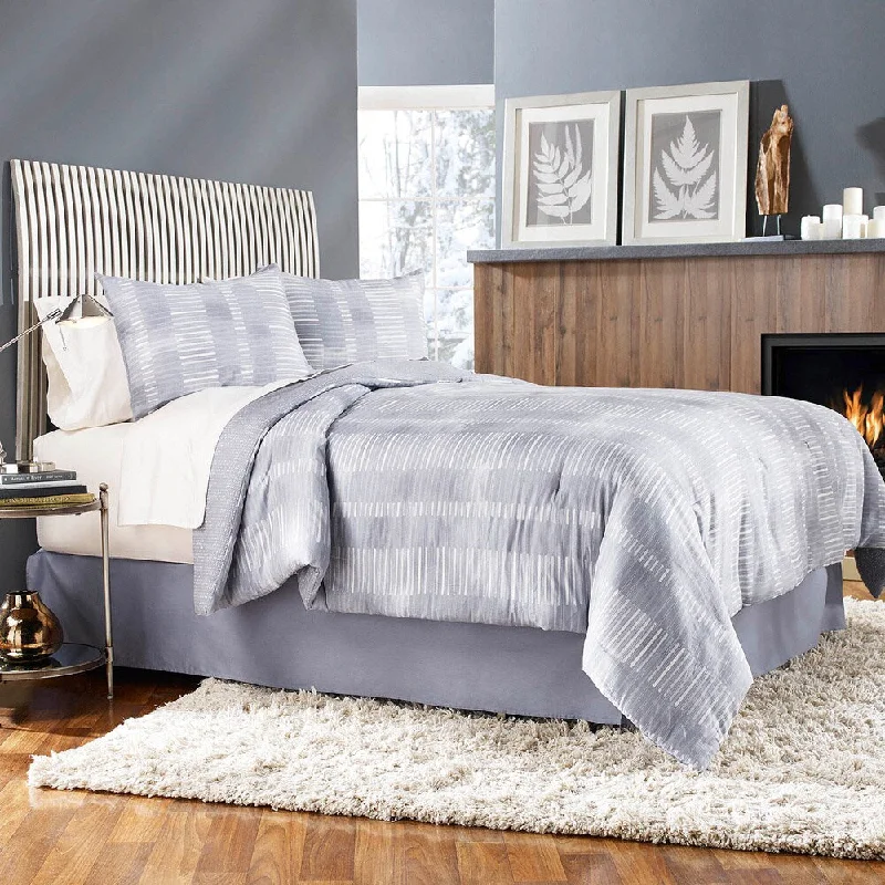 Latex - filled comforters with a bouncy texture and good supportGrove Hill Grid Work Cotton 4-piece Comforter Set