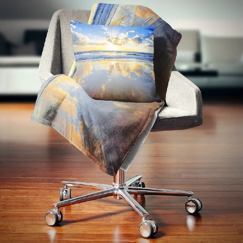 Bamboo fiber blankets with natural antibacterial propertiesDesignart 'Blue Sky and Clouds Mirrored in Sea' Seashore Throw Blanket Bamboo fiber blankets with natural antibacterial propertiesDesignart 'Blue Sky and Clouds Mirrored in Sea' Seashore Throw Blanket