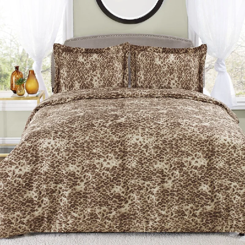 Wool - filled comforters with natural moisture - wicking and temperature - regulating featuresPatti LaBelle Leopard Khaki 3-piece Comforter Set Wool - filled comforters with natural moisture - wicking and temperature - regulating featuresPatti LaBelle Leopard Khaki 3-piece Comforter Set