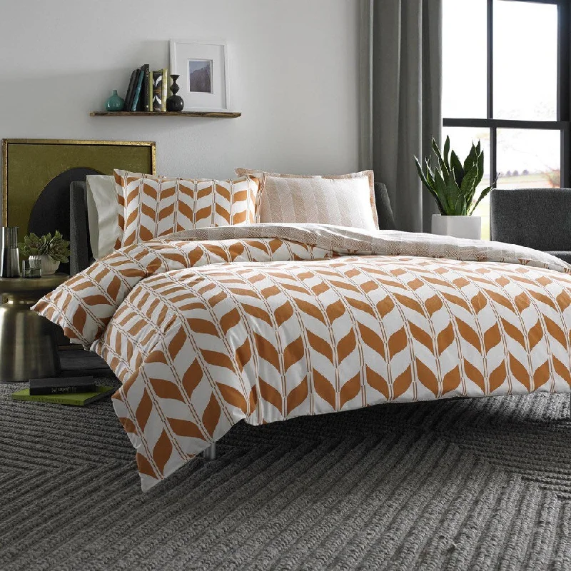 Down - filled comforters for supreme warmth and lightnessCity Scene Amelia Cotton Reversible 3-piece Comforter Set