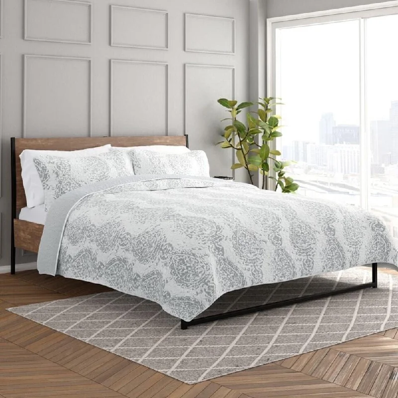 Linen blankets with a rustic and textured look3pc Full/Queen Quilted Coverlet Set Reversible Damask Light Grey Linen blankets with a rustic and textured look3pc Full/Queen Quilted Coverlet Set Reversible Damask Light Grey
