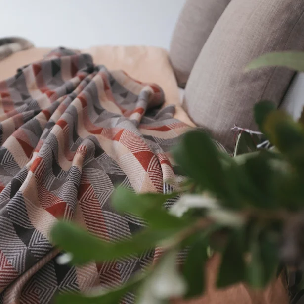 Silk blankets with a smooth and elegant touchBLANKETS - SINGALONG - MERINO