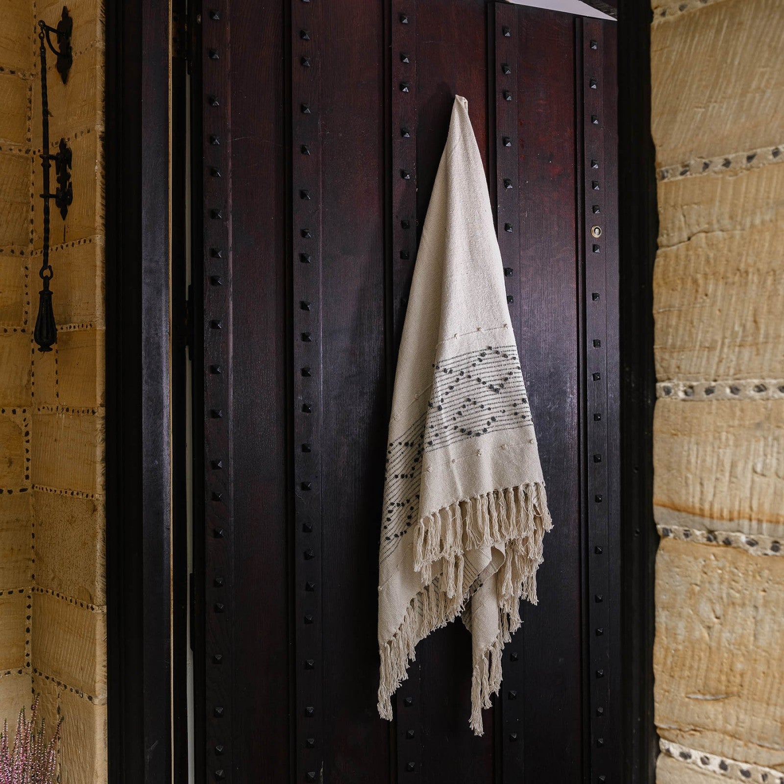 Linen blankets with a rustic and textured lookBrody Diamond Cotton Throw