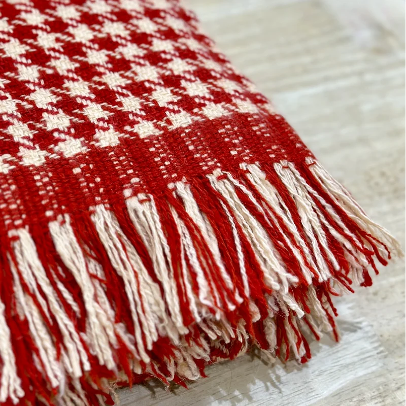 Rayon from bamboo blankets for a silky and breathable feelCashmere Throw in Herringbone - Hound Tooth Orange Rayon from bamboo blankets for a silky and breathable feelCashmere Throw in Herringbone - Hound Tooth Orange