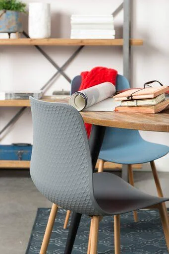 Cotton blankets for breathability and a lightweight feelChair Leon Grey