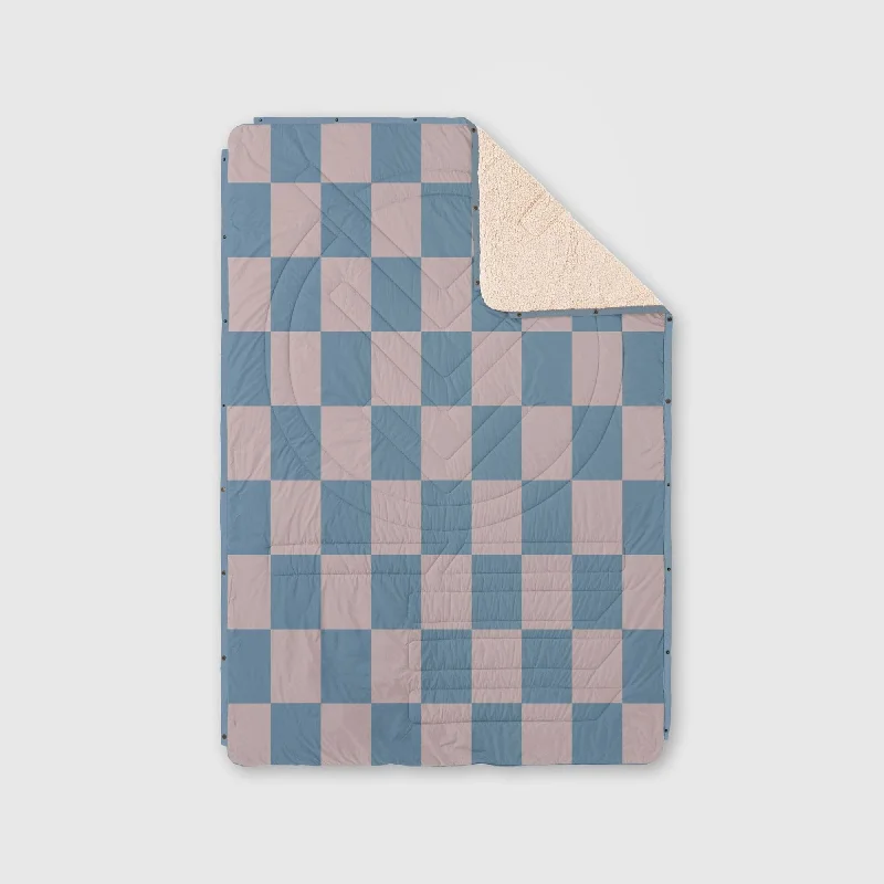 Chenille blankets with a thick and fuzzy textureVOITED CloudTouch® Indoor/Outdoor Camping Blanket - Blue Dancer