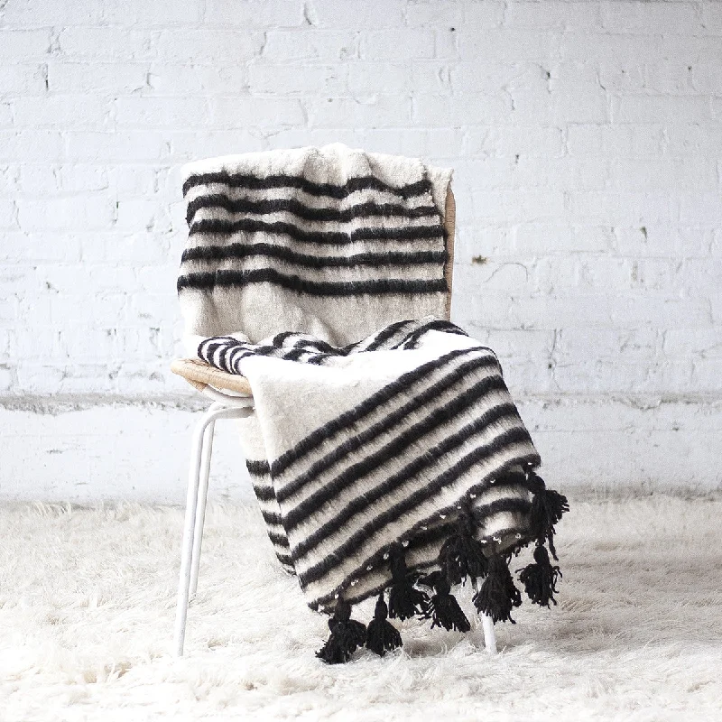 Recycled polyester blankets for an eco - conscious optionCONTINUAR WOOL BLANKET
