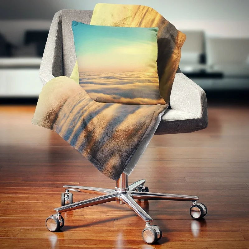 Mohair blankets with a unique sheen and softnessDesignart 'Amazing Plane View of Sky' Oversized Beach Throw Blanket Mohair blankets with a unique sheen and softnessDesignart 'Amazing Plane View of Sky' Oversized Beach Throw Blanket