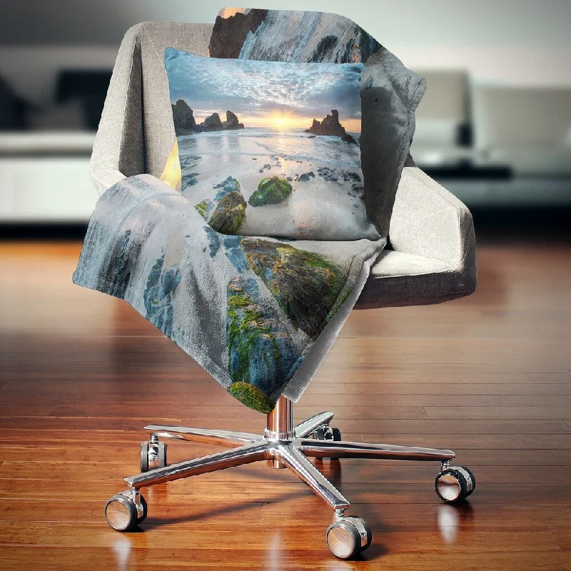 Cotton blankets for breathability and a lightweight feelDesignart 'Beautiful Porthcothan Bay' Seashore Throw Blanket Cotton blankets for breathability and a lightweight feelDesignart 'Beautiful Porthcothan Bay' Seashore Throw Blanket