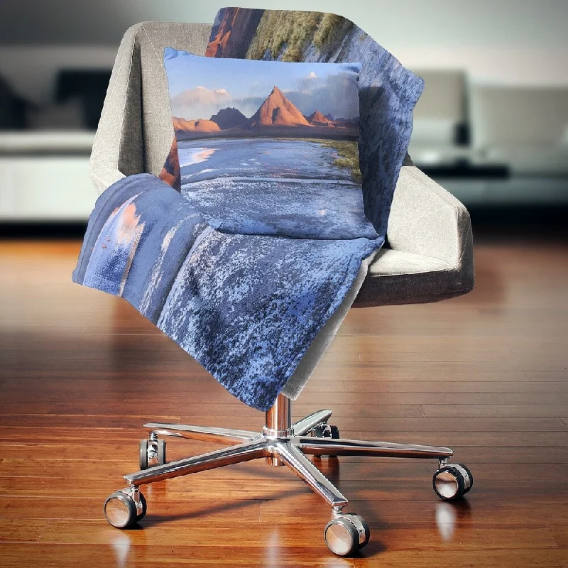 Bamboo fiber blankets with natural antibacterial propertiesDesignart 'Colorado Lagoon and Volcano Pabellon' Landscape Fleece Throw Blanket