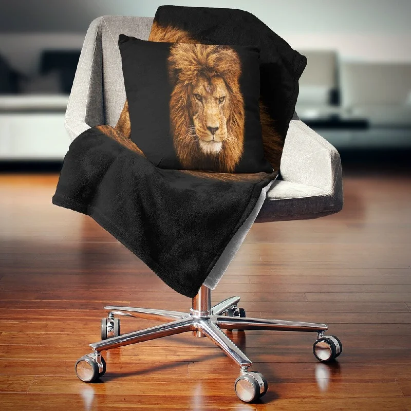 Wool blankets with natural warmth and insulationDesignart 'Face of Male Lion on Black' Abstract Throw Blanket Wool blankets with natural warmth and insulationDesignart 'Face of Male Lion on Black' Abstract Throw Blanket