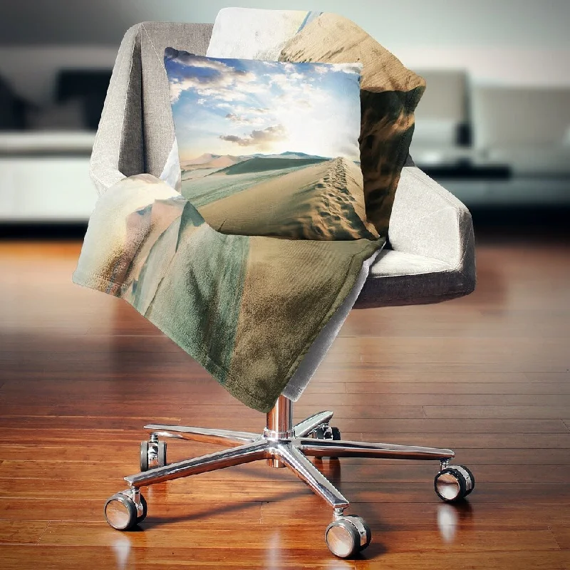Recycled polyester blankets for an eco - conscious optionDesignart 'Fantastic View of Desert Dunes' Landscape Wall Throw Blanket