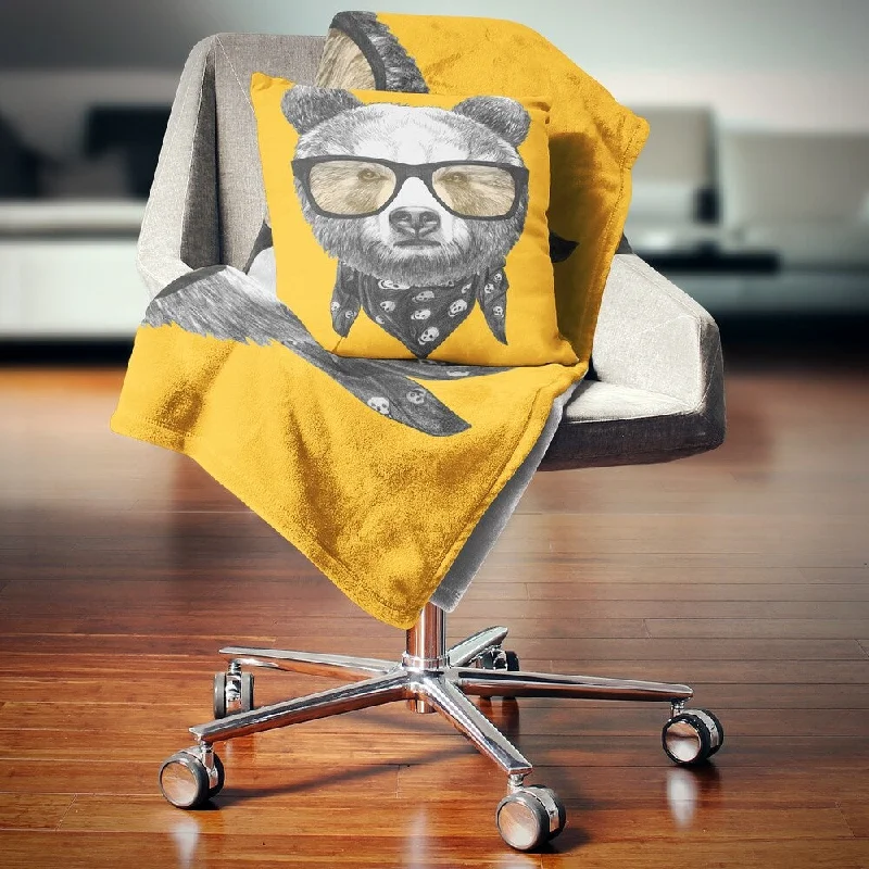 Queen - size blankets for standard - sized bedsDesignart 'Funny Bear with Formal Glasses' Contemporary Animal Throw Blanket Queen - size blankets for standard - sized bedsDesignart 'Funny Bear with Formal Glasses' Contemporary Animal Throw Blanket