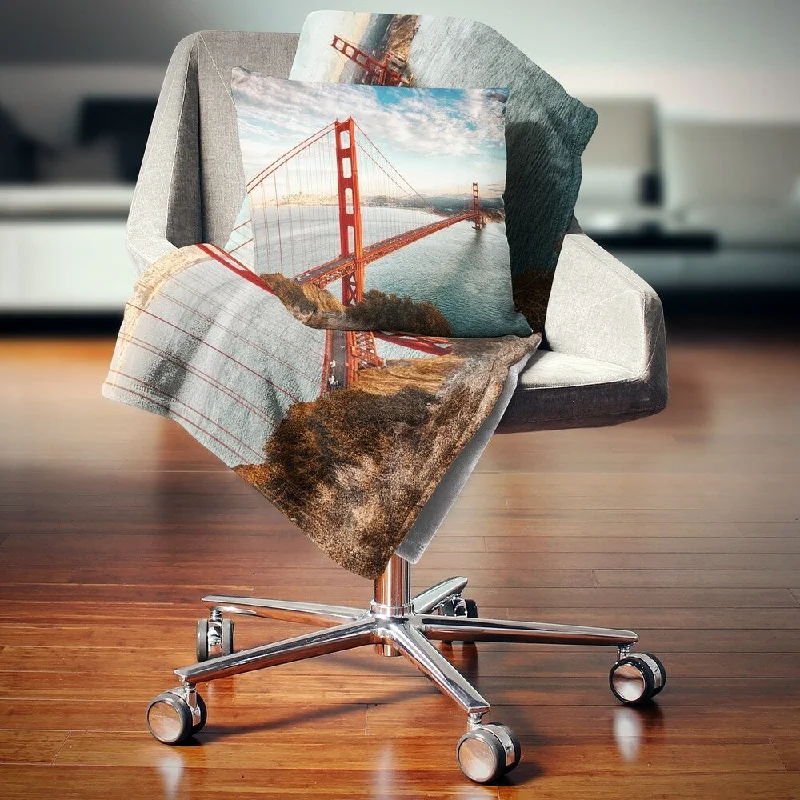 King - size blankets to cover large beds comfortablyDesignart 'Golden Gate Bridge in San Francisco' Sea Bridge Throw Blanket King - size blankets to cover large beds comfortablyDesignart 'Golden Gate Bridge in San Francisco' Sea Bridge Throw Blanket