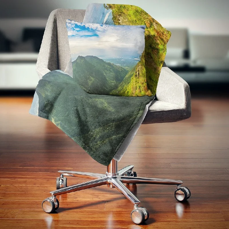 Mohair blankets with a unique sheen and softnessDesignart 'Horton Plains World s End' Landscape Photography Throw Blanket Mohair blankets with a unique sheen and softnessDesignart 'Horton Plains World s End' Landscape Photography Throw Blanket