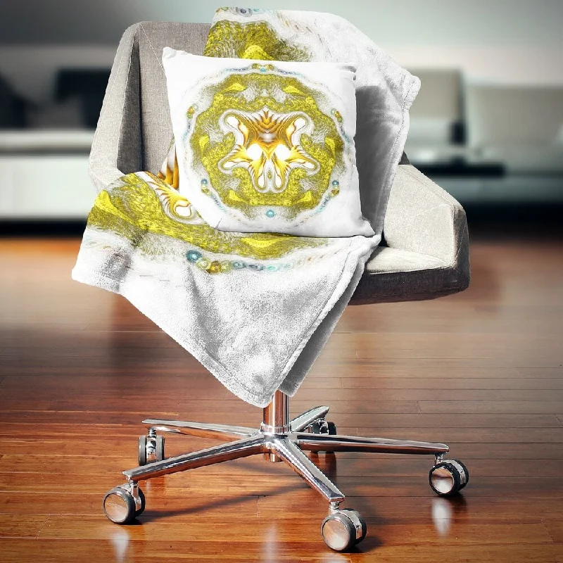 Linen blankets with a rustic and textured lookDesignart 'Large Golden Symmetrical Fractal Heart' Abstract Throw Blanket