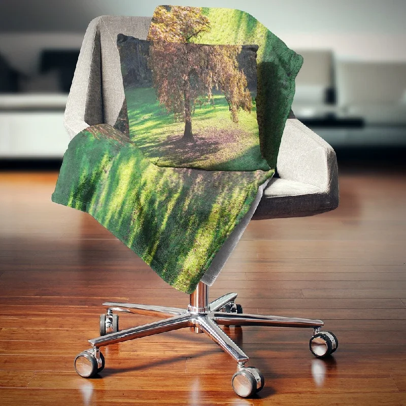 Mohair blankets with a unique sheen and softnessDesignart 'Lonely Beautiful Autumn Tree' Landscape Fleece Throw Blanket