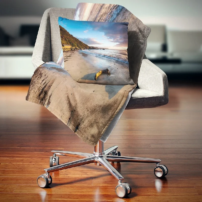 Silk blankets with a smooth and elegant touchDesignart 'Looe Cornwall Beach at Sunrise' Modern Beach Throw Blanket Silk blankets with a smooth and elegant touchDesignart 'Looe Cornwall Beach at Sunrise' Modern Beach Throw Blanket