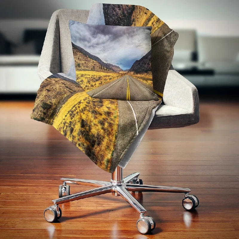 Bamboo fiber blankets with natural antibacterial propertiesDesignart 'Mountain Desert Highway British Columbia' Landscape Fleece Throw Blanket Bamboo fiber blankets with natural antibacterial propertiesDesignart 'Mountain Desert Highway British Columbia' Landscape Fleece Throw Blanket