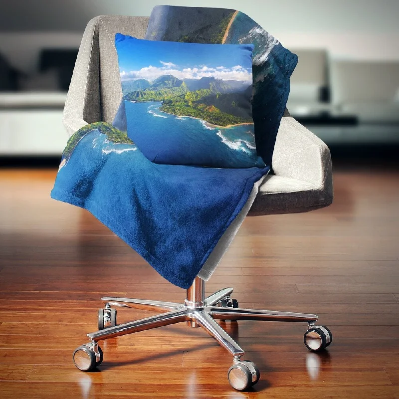 Cotton blankets for breathability and a lightweight feelDesignart 'Na Pali Coast Wide View' Beach Photography Throw Blanket Cotton blankets for breathability and a lightweight feelDesignart 'Na Pali Coast Wide View' Beach Photography Throw Blanket