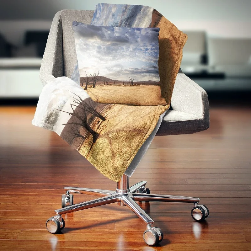 Silk blankets with a smooth and elegant touchDesignart 'Namib Desert under Cloudy Sky' Landscape Fleece Throw Blanket Silk blankets with a smooth and elegant touchDesignart 'Namib Desert under Cloudy Sky' Landscape Fleece Throw Blanket