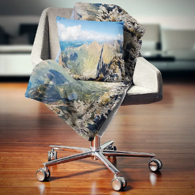 Silk blankets with a smooth and elegant touchDesignart 'Ostry Rohac and Volovec at Tatras' Landscape Fleece Throw Blanket Silk blankets with a smooth and elegant touchDesignart 'Ostry Rohac and Volovec at Tatras' Landscape Fleece Throw Blanket