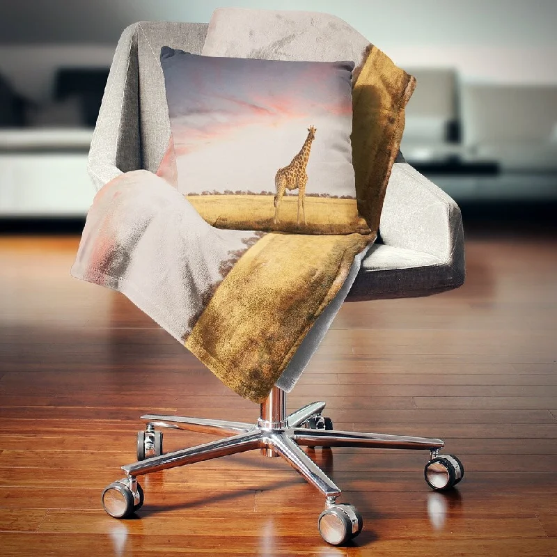 Silk blankets with a smooth and elegant touchDesignart 'Single Giraffe in Savannah' African Throw Blanket Silk blankets with a smooth and elegant touchDesignart 'Single Giraffe in Savannah' African Throw Blanket