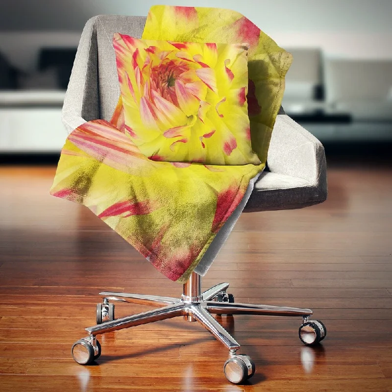 Wool blankets with natural warmth and insulationDesignart 'Smooth Yellow Red Flower Petals' Floral Throw Blanket Wool blankets with natural warmth and insulationDesignart 'Smooth Yellow Red Flower Petals' Floral Throw Blanket
