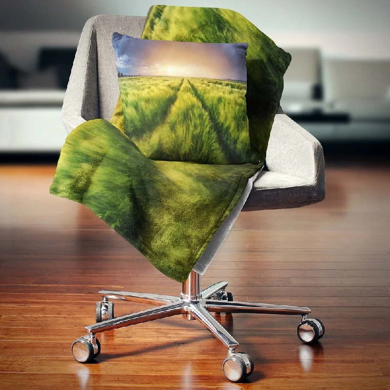 Acrylic blankets for a soft and affordable alternativeDesignart 'Storm and Light on Meadow' Landscape Fleece Throw Blanket Acrylic blankets for a soft and affordable alternativeDesignart 'Storm and Light on Meadow' Landscape Fleece Throw Blanket