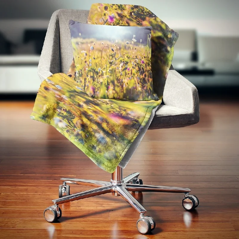 Silk blankets with a smooth and elegant touchDesignart 'Summer Flowers on Sunny Day' Floral Throw Blanket