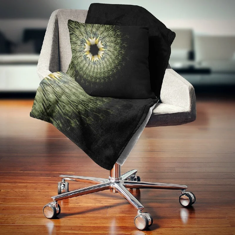 King - size blankets to cover large beds comfortablyDesignart 'Symmetrical Fractal Flower in Light Green' Floral Throw Blanket King - size blankets to cover large beds comfortablyDesignart 'Symmetrical Fractal Flower in Light Green' Floral Throw Blanket