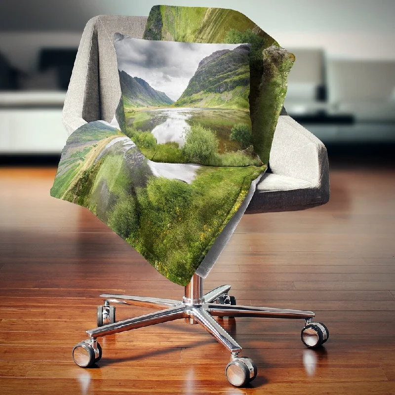 Cashmere blankets for ultimate softness and luxuryDesignart 'Valley Of Glencoe in Green' Landscape Fleece Throw Blanket