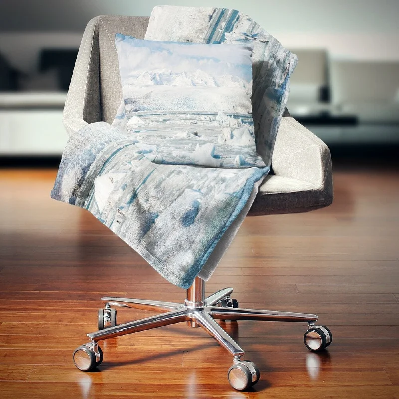King - size blankets to cover large beds comfortablyDesignart 'Vatnajokull Glacier in Iceland' Landscape Fleece Throw Blanket King - size blankets to cover large beds comfortablyDesignart 'Vatnajokull Glacier in Iceland' Landscape Fleece Throw Blanket