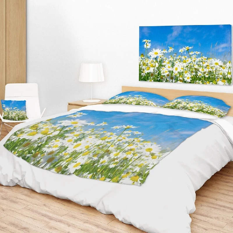 Bamboo fiber blankets with natural antibacterial propertiesDesignart 'White Daisies under Bright Blue Sky' Floral Throw Blanket Bamboo fiber blankets with natural antibacterial propertiesDesignart 'White Daisies under Bright Blue Sky' Floral Throw Blanket