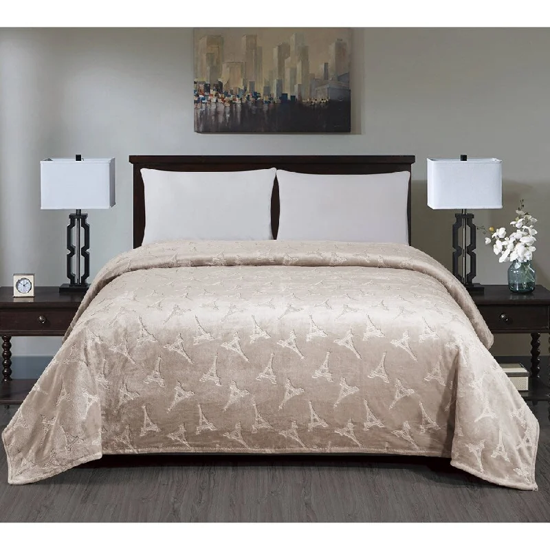 Chenille blankets with a thick and fuzzy textureEiffel Tower Blanket King Beige