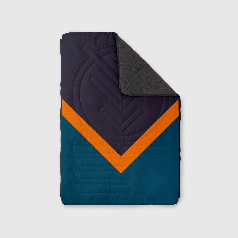 Silk blankets with a smooth and elegant touchVOITED Fleece Outdoor Camping Blanket - Down Under Silk blankets with a smooth and elegant touchVOITED Fleece Outdoor Camping Blanket - Down Under