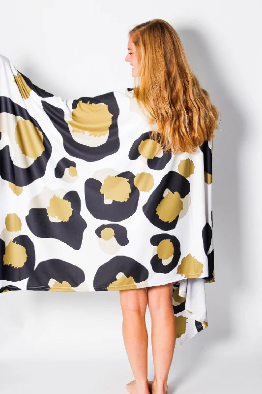 Chenille blankets with a thick and fuzzy textureGold Gameday Cheetah Blanket