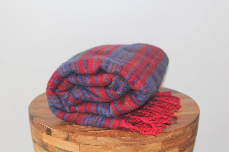 Silk blankets with a smooth and elegant touchHimalayan Yak Blanket - Burgundy