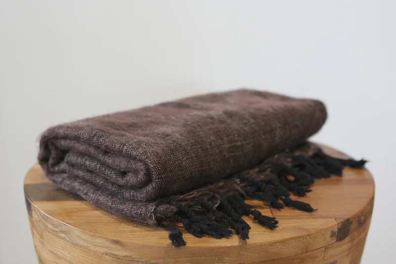 Alpaca wool blankets for a hypoallergenic and warm optionHimalayan Yak Shawl - Chocolate Alpaca wool blankets for a hypoallergenic and warm optionHimalayan Yak Shawl - Chocolate